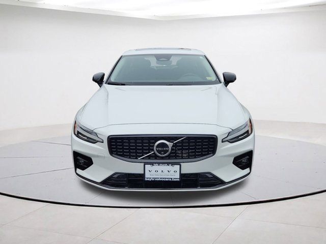 2024 Volvo S60 Plus Dark Theme