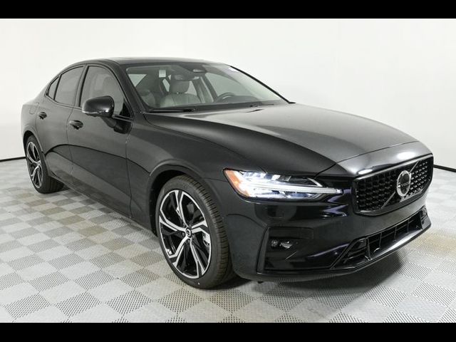 2024 Volvo S60 Plus Dark Theme