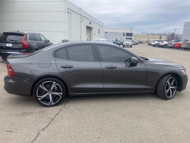 2024 Volvo S60 Plus Dark Theme