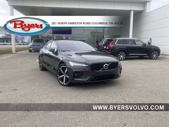 2024 Volvo S60 Plus Dark Theme