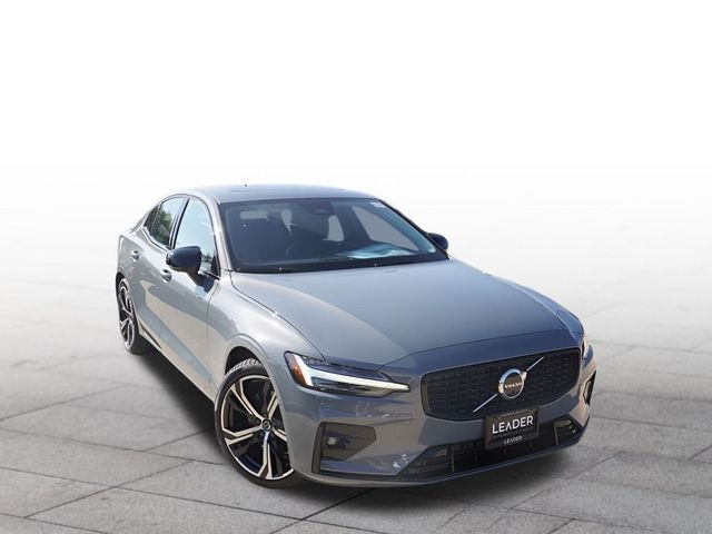 2024 Volvo S60 Plus Dark Theme