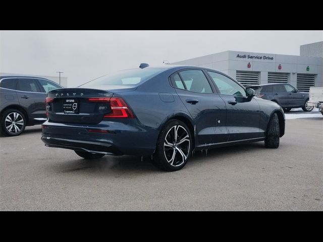 2024 Volvo S60 Plus Dark Theme