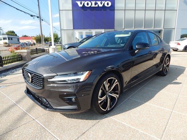 2024 Volvo S60 Plus Dark Theme