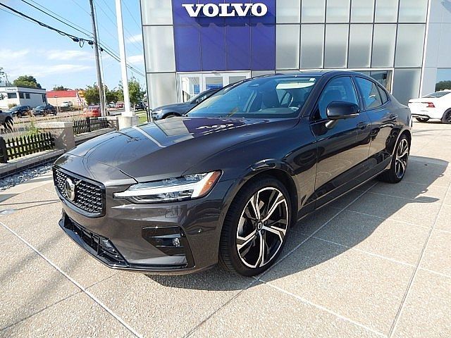 2024 Volvo S60 Plus Dark Theme