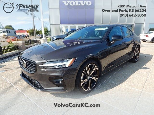 2024 Volvo S60 Plus Dark Theme