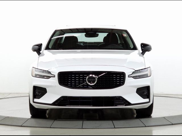 2024 Volvo S60 Plus Dark Theme