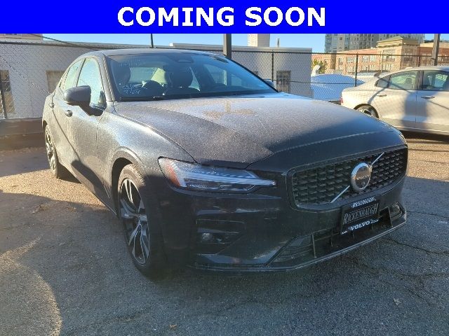 2024 Volvo S60 Plus Dark Theme