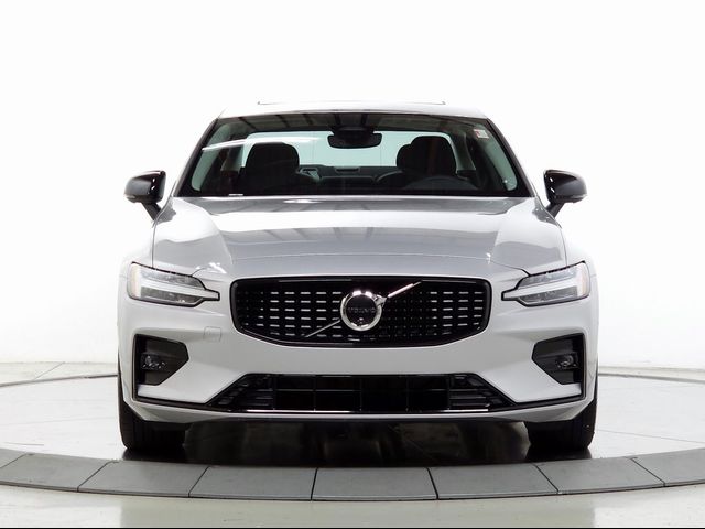 2024 Volvo S60 Plus Dark Theme