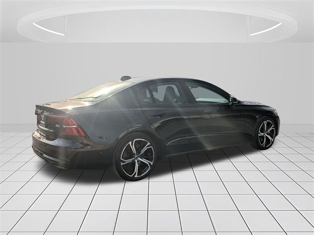 2024 Volvo S60 Plus Dark Theme