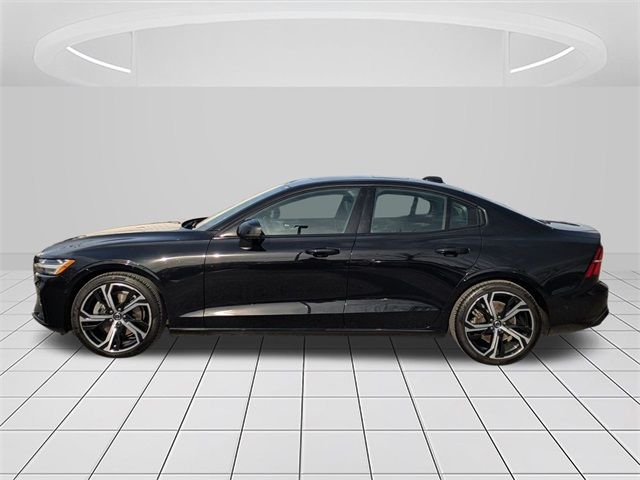 2024 Volvo S60 Plus Dark Theme