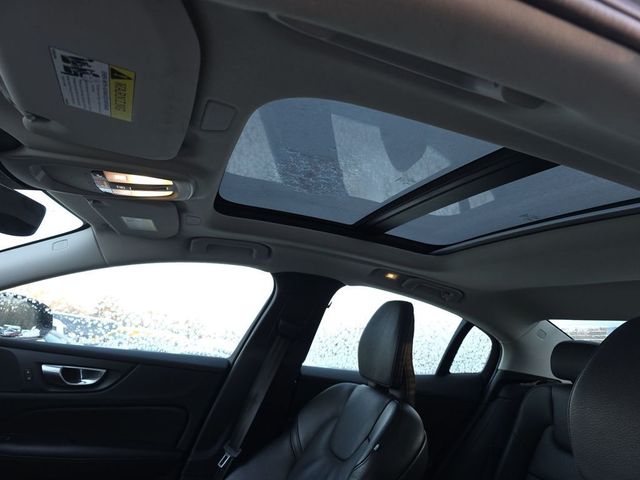 2024 Volvo S60 Plus Dark Theme