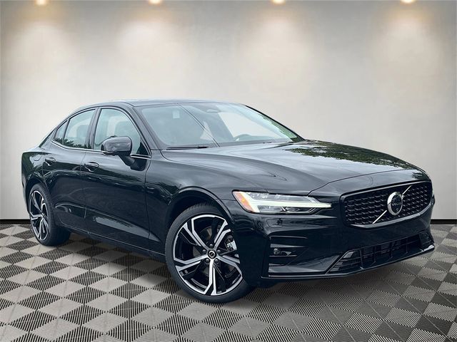 2024 Volvo S60 Plus Dark Theme