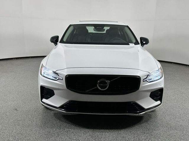 2024 Volvo S60 Plus Dark Theme