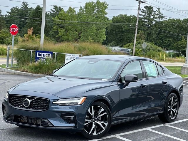 2024 Volvo S60 Plus Dark Theme