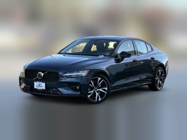 2024 Volvo S60 Plus Dark Theme