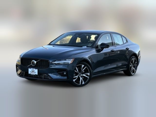 2024 Volvo S60 Plus Dark Theme