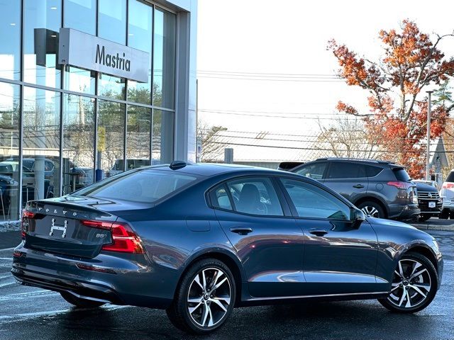 2024 Volvo S60 Plus Dark Theme