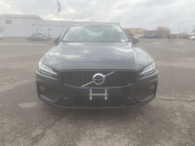 2024 Volvo S60 Plus Dark Theme