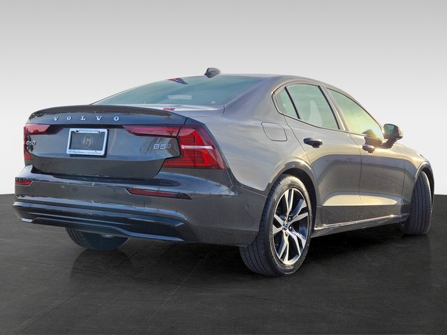 2024 Volvo S60 Plus Dark Theme