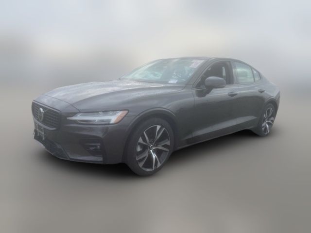 2024 Volvo S60 Plus Dark Theme