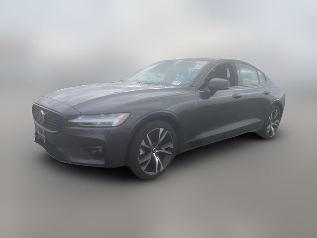 2024 Volvo S60 Plus Dark Theme