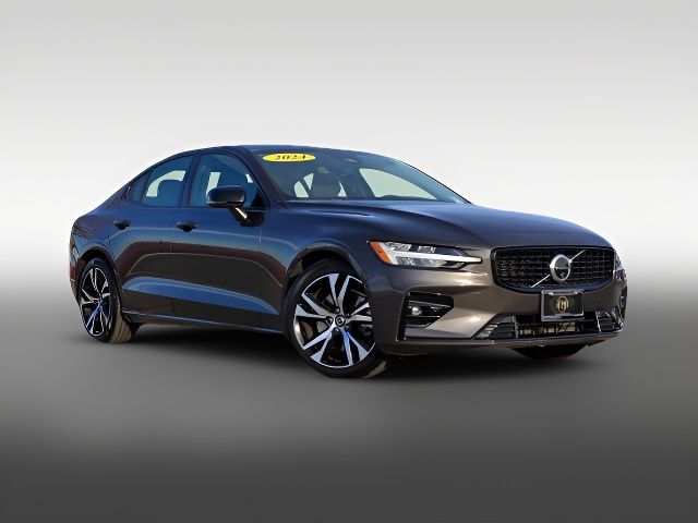 2024 Volvo S60 Plus Dark Theme