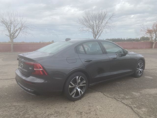 2024 Volvo S60 Plus Dark Theme