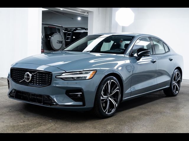 2024 Volvo S60 Plus Dark Theme