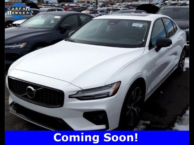 2024 Volvo S60 Plus Dark Theme