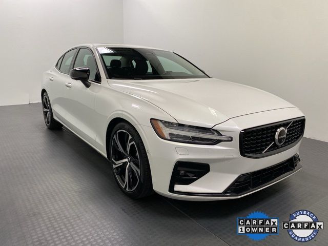 2024 Volvo S60 Plus Dark Theme