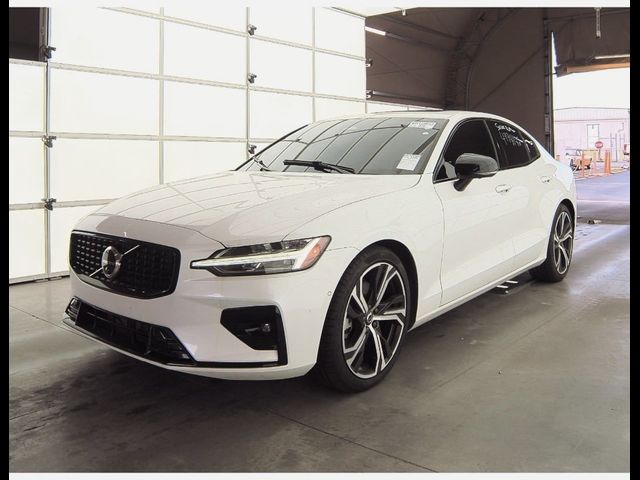 2024 Volvo S60 Plus Dark Theme