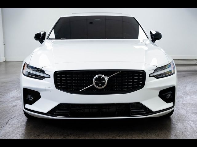 2024 Volvo S60 Plus Dark Theme