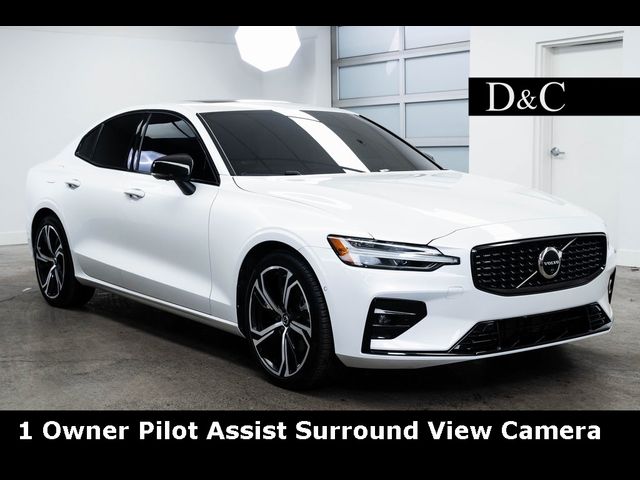 2024 Volvo S60 Plus Dark Theme