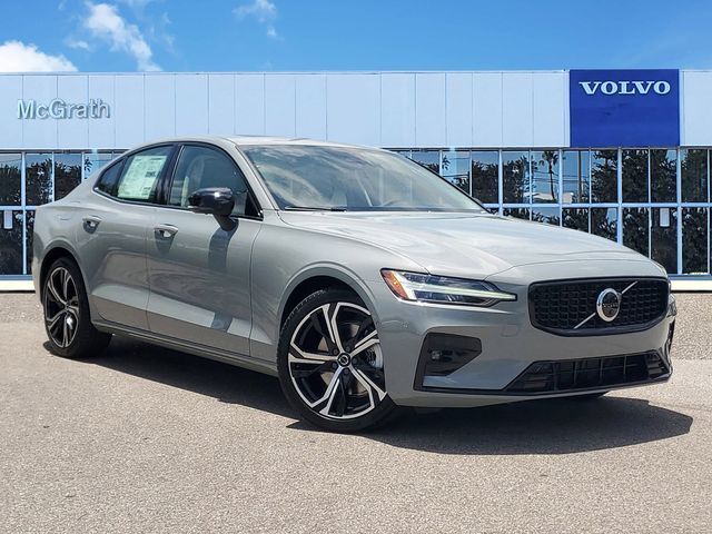 2024 Volvo S60 Plus Dark Theme