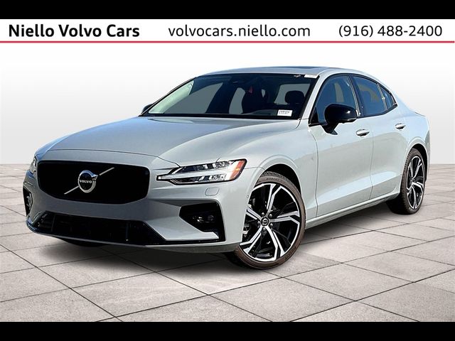 2024 Volvo S60 Plus Dark Theme