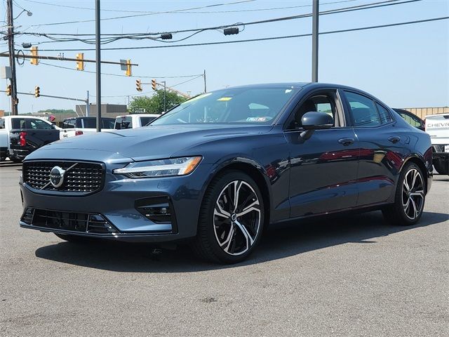 2024 Volvo S60 Plus Dark Theme