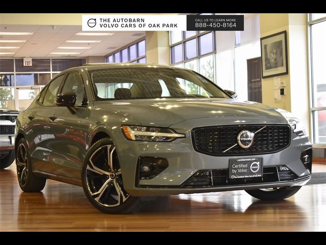 2024 Volvo S60 Plus Dark Theme