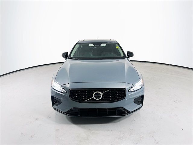 2024 Volvo S60 Plus Dark Theme