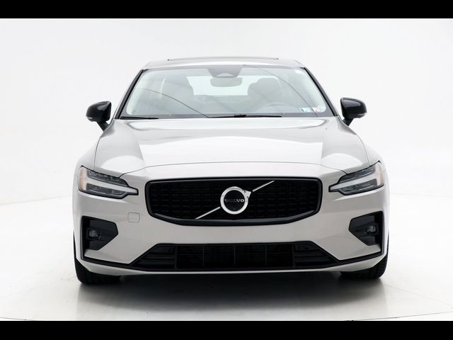 2024 Volvo S60 Plus Dark Theme