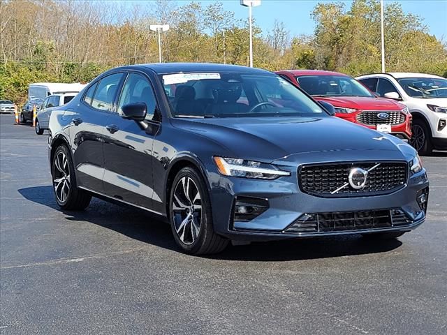 2024 Volvo S60 Plus Dark Theme