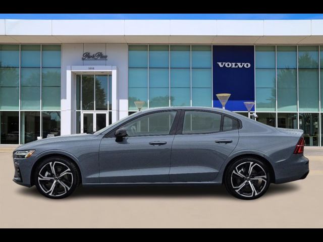 2024 Volvo S60 Plus Dark Theme