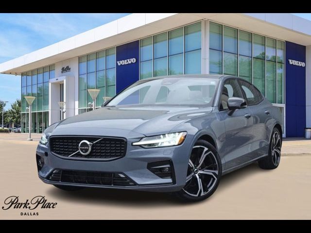 2024 Volvo S60 Plus Dark Theme