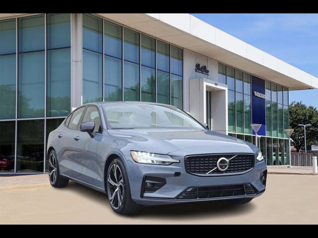 2024 Volvo S60 Plus Dark Theme