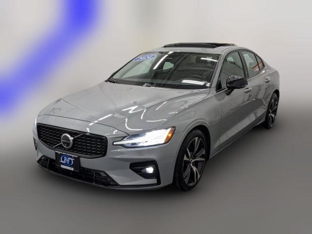 2024 Volvo S60 Plus Dark Theme