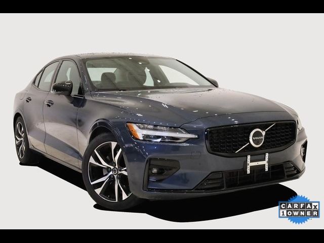 2024 Volvo S60 Plus Dark Theme