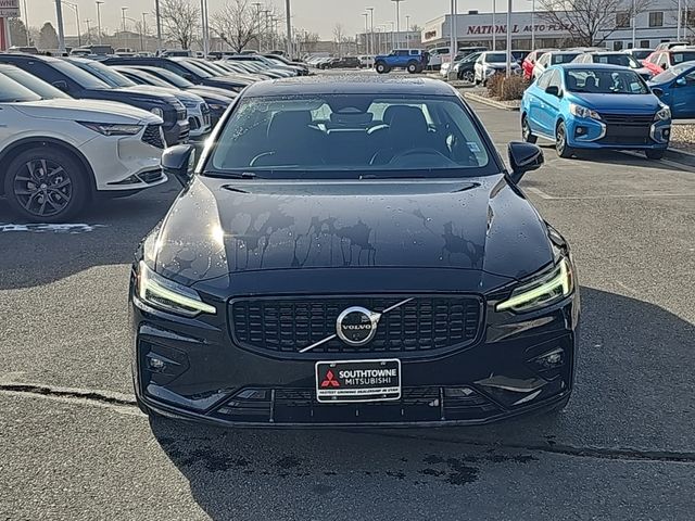 2024 Volvo S60 Plus Dark Theme