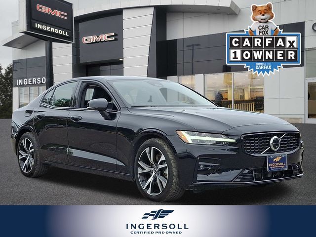 2024 Volvo S60 Plus Dark Theme