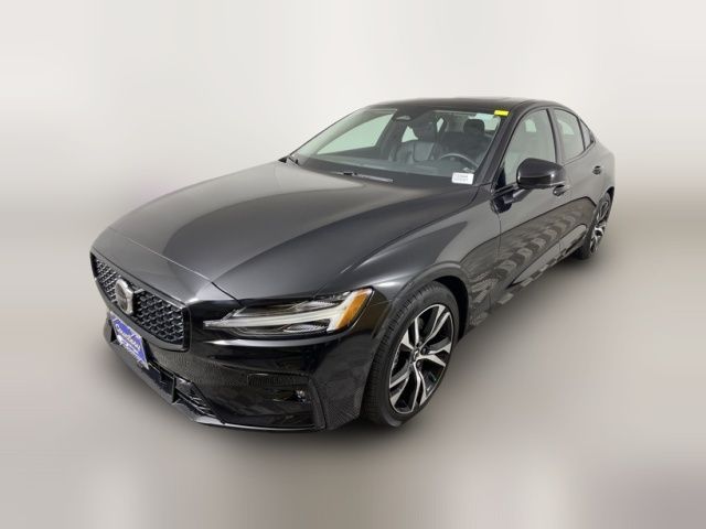 2024 Volvo S60 Plus Dark Theme