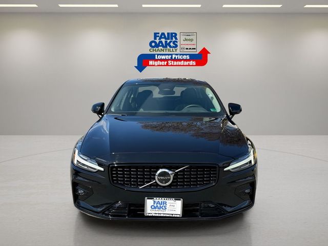 2024 Volvo S60 Plus Dark Theme