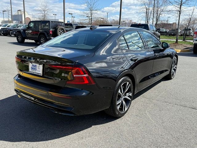 2024 Volvo S60 Plus Dark Theme
